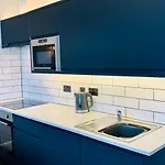 The Marlborough Sea View Apartment *
