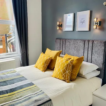 The Marlborough Sea View Apartment *