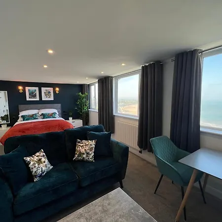 The Marlborough Sea View Apartment *