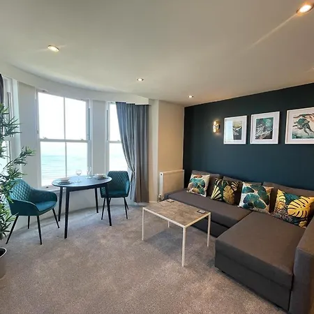 The Marlborough Sea View Apartment *