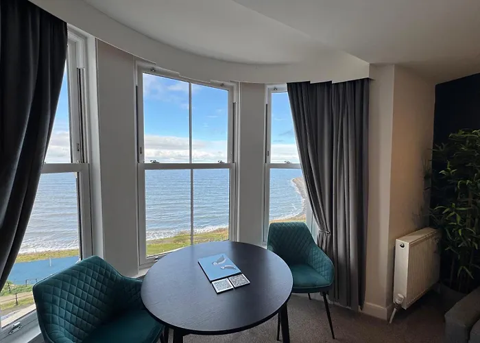 The Marlborough Sea View Apartament